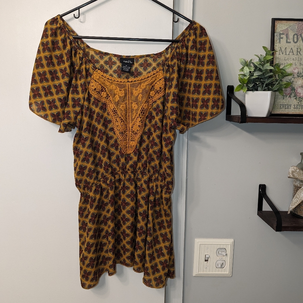 3/$10 Abstract Print with Lace Blouse